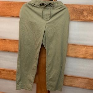Old Navy Green Cargo Pants with Front Pockets